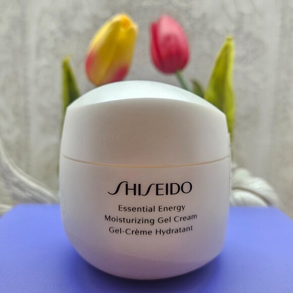 Shiseido Essential Energy Moisturizing Gel Cream 1.7oz/50ml - Picture 2 of 3